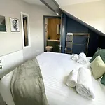 3 Bedroom For Contractors, Professionals Or Families With Free Parking And Netflix Nr Motorway Nyaraló