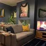 3 Bedroom For Contractors, Professionals Or Families With Free Parking And Netflix Nr Motorway * Leeds