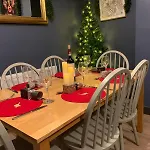 Nyaraló 3 Bedroom For Contractors, Professionals Or Families With Free Parking And Netflix Nr Motorway Leeds