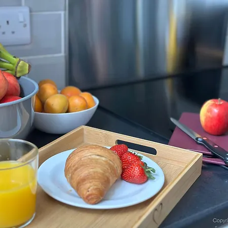 بيت للعطل 3 Bedroom For Contractors & Professionals With Free Parking & Netflix Nr Motorway *