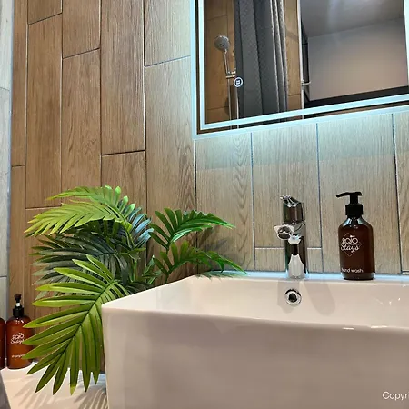 3 Bedroom For Contractors & Professionals With Free Parking & Netflix Nr Motorway *