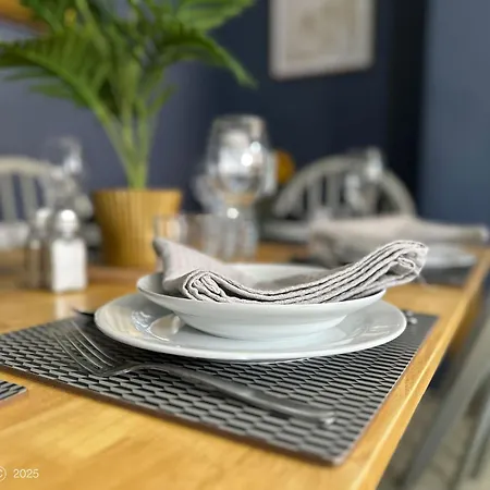 3 Bedroom For Contractors & Professionals With Free Parking & Netflix Nr Motorway * ليدز