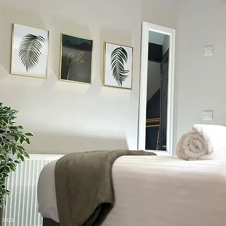 بيت للعطل 3 Bedroom For Contractors & Professionals With Free Parking & Netflix Nr Motorway ليدز