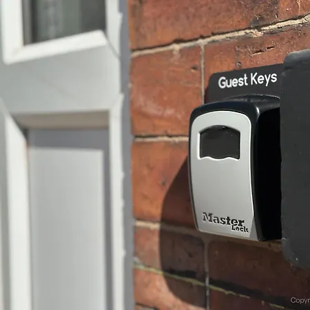 Holiday home 3 Bedroom For Contractors & Professionals With Free Parking & Netflix Nr Motorway *