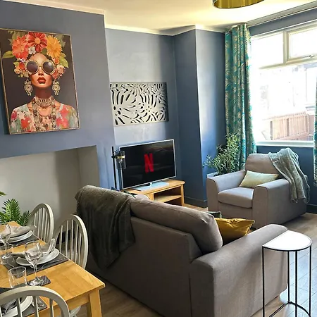 3 Bedroom For Contractors, Professionals Or Families With Free Parking And Netflix Nr Motorway Nyaraló Leeds