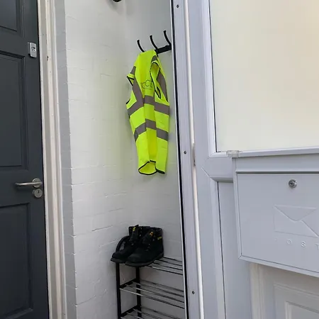 3 Bedroom For Contractors & Professionals With Free Parking & Netflix Nr Motorway