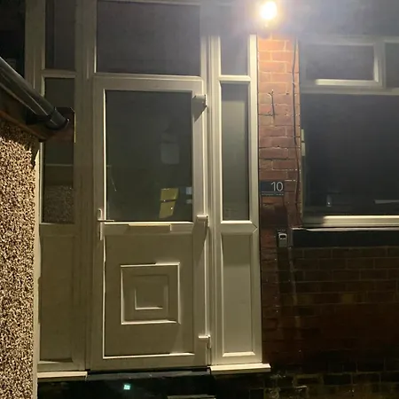 Holiday home 3 Bedroom For Contractors & Professionals With Free Parking & Netflix Nr Motorway