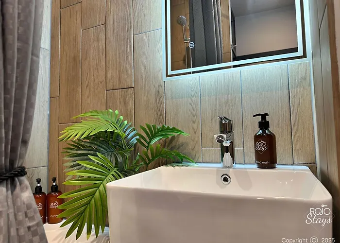 Easter Offer 3 Bedroom For Contractors & Professionals With Free Parking And Netflix Nr Motorway *