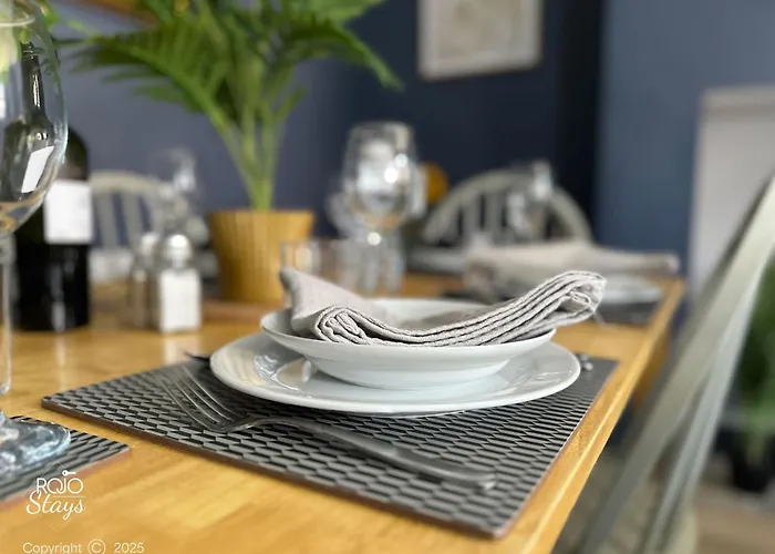 Easter Offer 3 Bedroom For Contractors & Professionals With Free Parking And Netflix Nr Motorway * Leeds