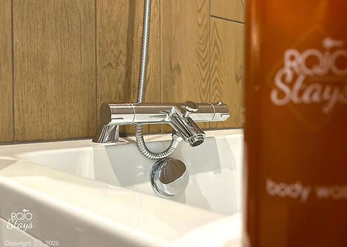 Будинок відпочинку Easter Offer 3 Bedroom For Contractors & Professionals With Free Parking And Netflix Nr Motorway *