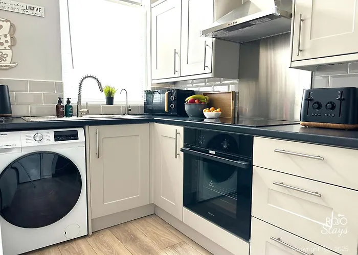 Easter Offer 3 Bedroom For Contractors & Professionals With Free Parking And Netflix Nr Motorway