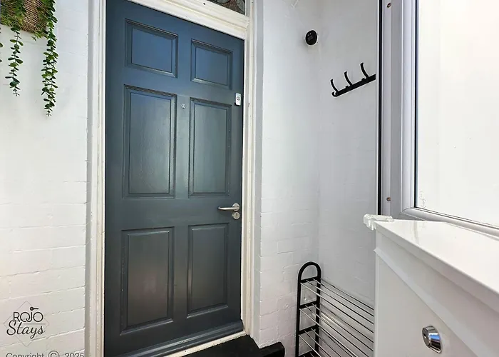 Easter Offer 3 Bedroom For Contractors & Professionals With Free Parking And Netflix Nr Motorway Будинок відпочинку