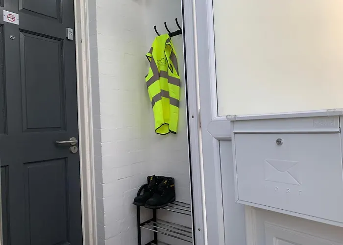 Easter Offer 3 Bedroom Leeds Home For Contractors & Professionals With Free Parking And Netflix Nr Motorway