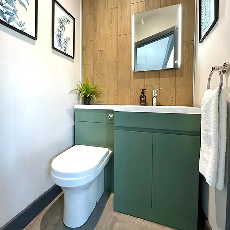 3 Bedroom For Contractors & Professionals With Free Parking & Netflix Nr Motorway