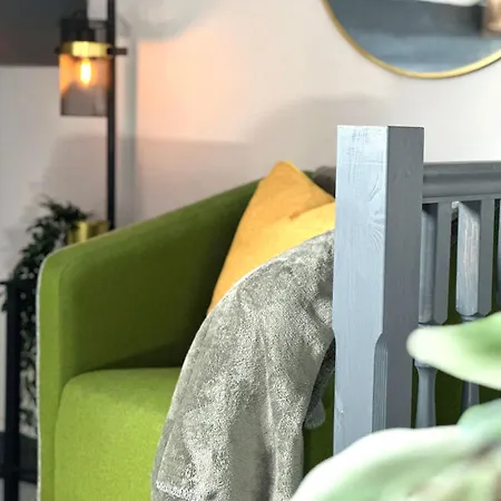 3 Bedroom For Contractors, Professionals Or Families With Free Parking And Netflix Nr Motorway