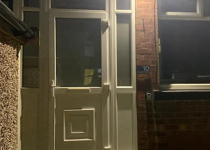 度假居 Easter Offer 3 Bedroom Leeds Home For Contractors & Professionals With Free Parking And Netflix Nr Motorway